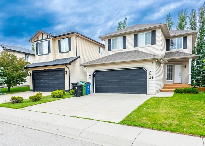 Valley Villa Spacious 5Bd Getaway! Sleep 12, 1Hr To Banff, 40 Mins Canmore, 5 Mins To Winsport & Olympic Park